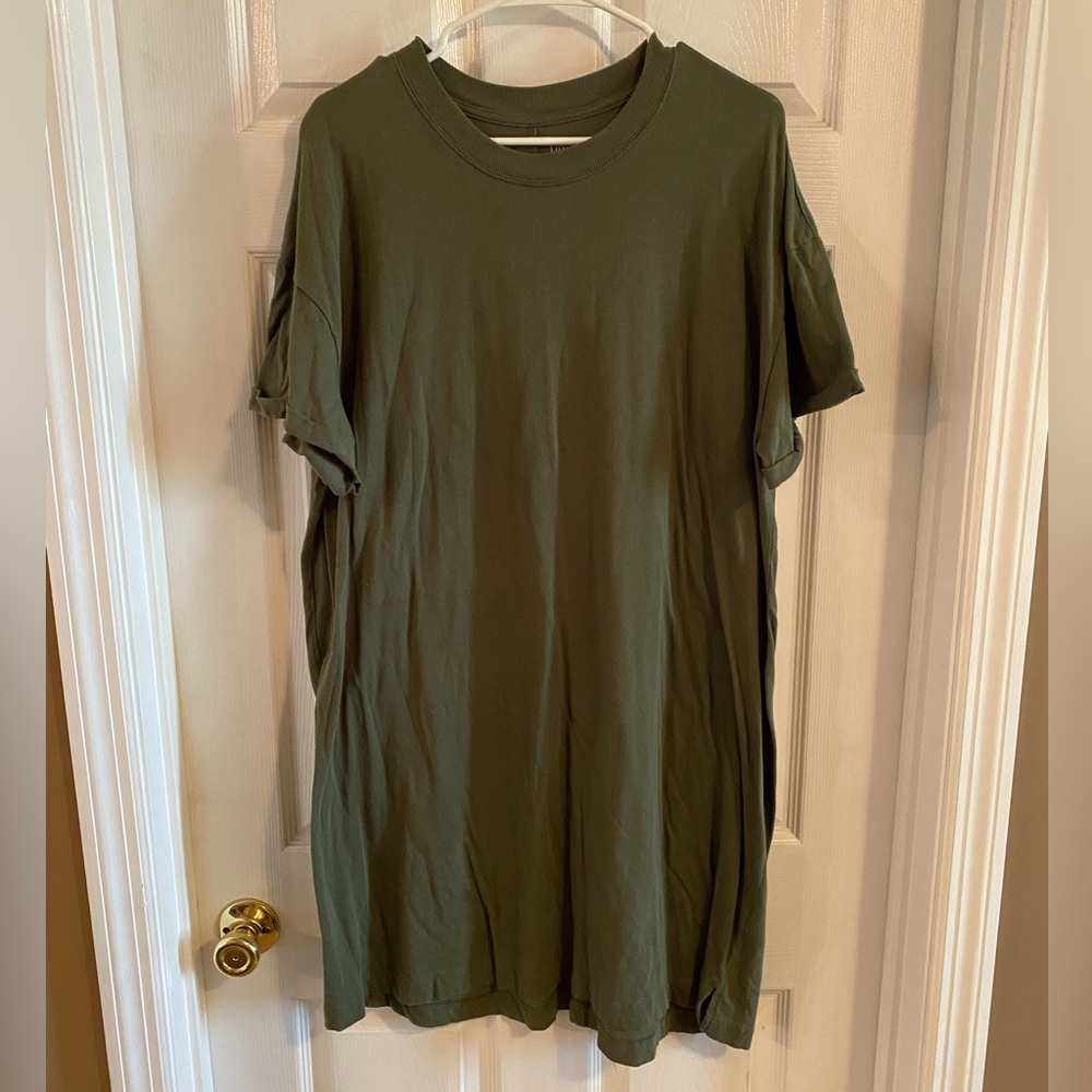 Time and Tru Dark Green Crew Neck Top